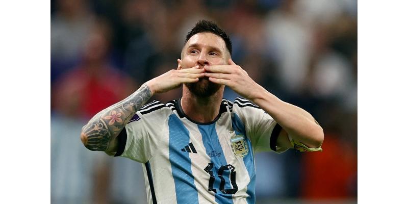Huyền thoại bóng đá Lionel Messi